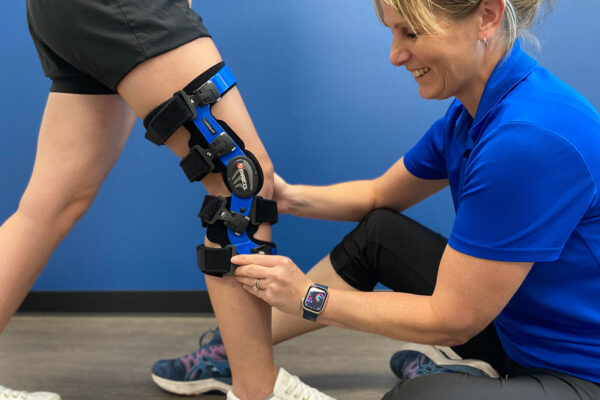 Physiotherapist-fitting-Custom-Knee-Brace